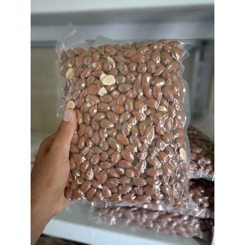 

ALMOND PANGGANG KUPAS 1KG
