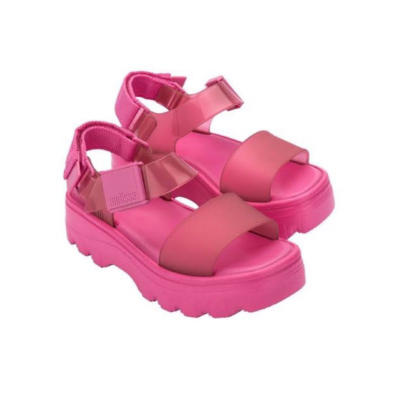 Mels wedges kick off