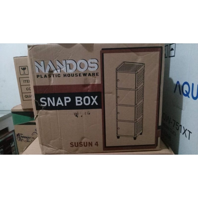 Lemari swing rotan Akako Nandos