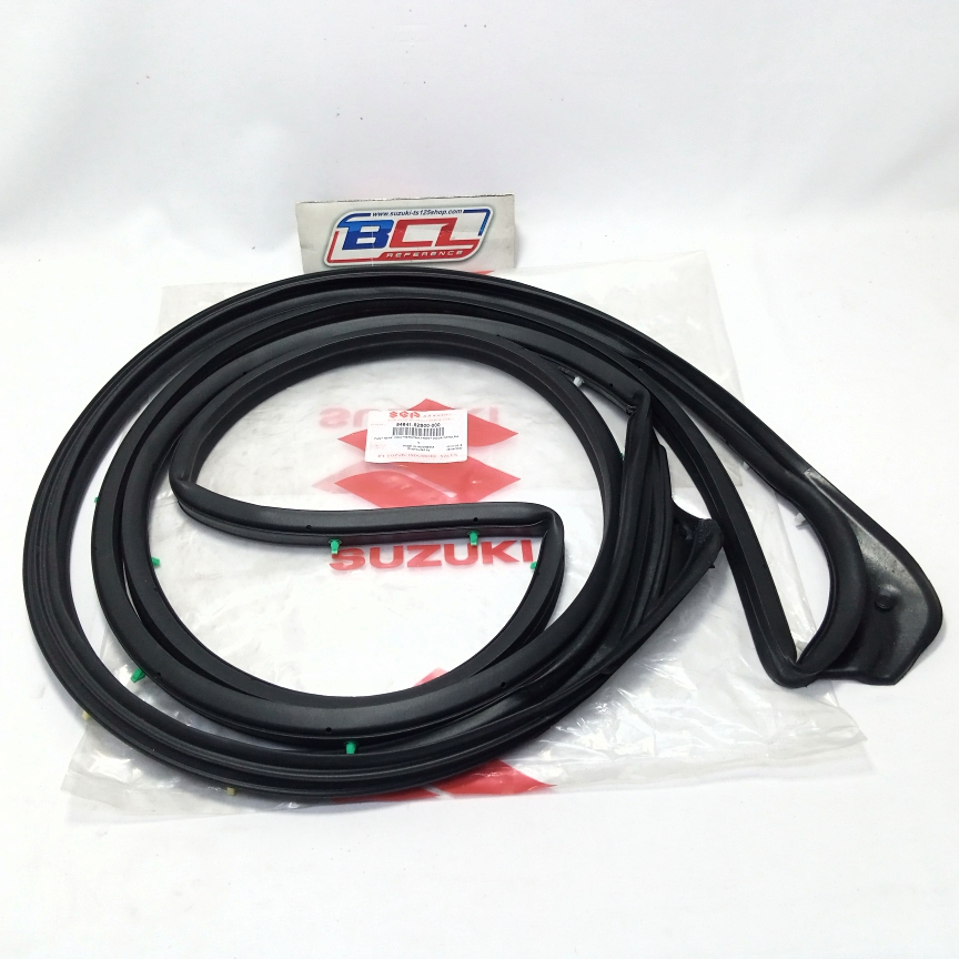 Karet Pintu Depan Kanan Mobil New Carry Original Suzuki