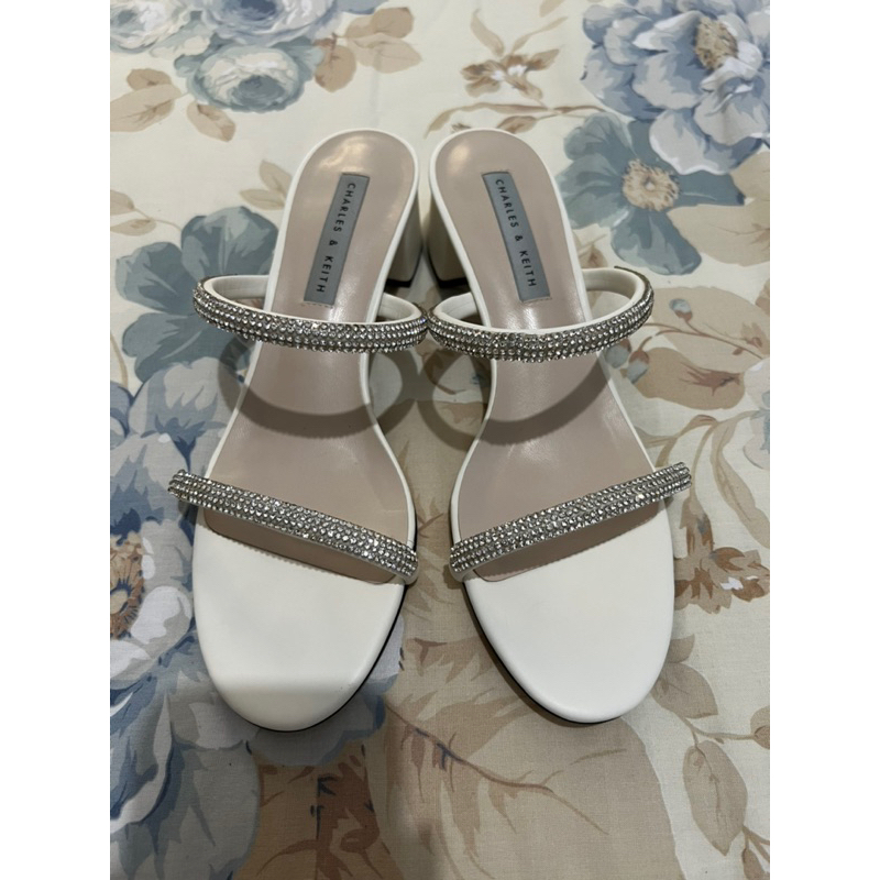 NeW Sandal Heels wanita merek CHARLES & KEITH warna putih