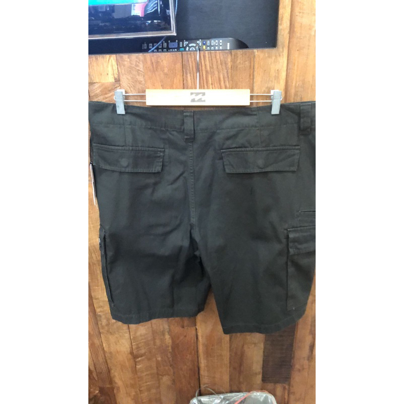Celana pendek cargo billabong original