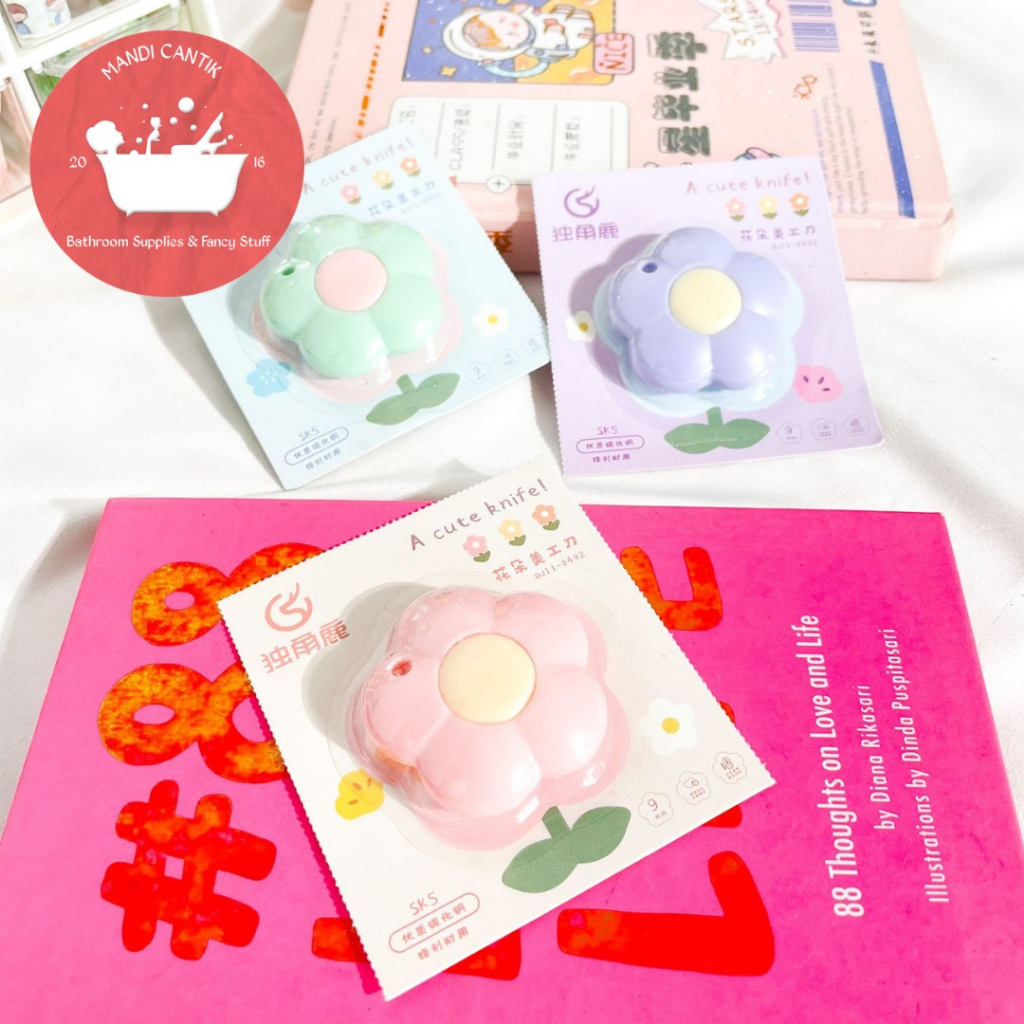 

CUTTER MINI FLOWER BUNGA LUCU PISAU KECIL LUCU IMUT KADO UNIK TERMURAH COD