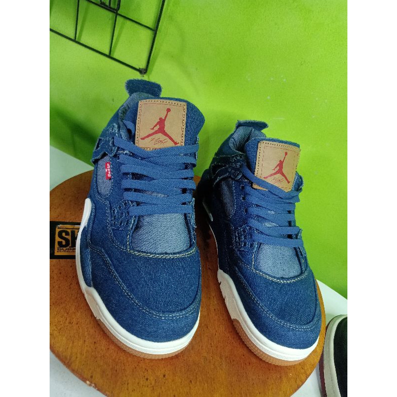 Retro 4 Levis size:40
