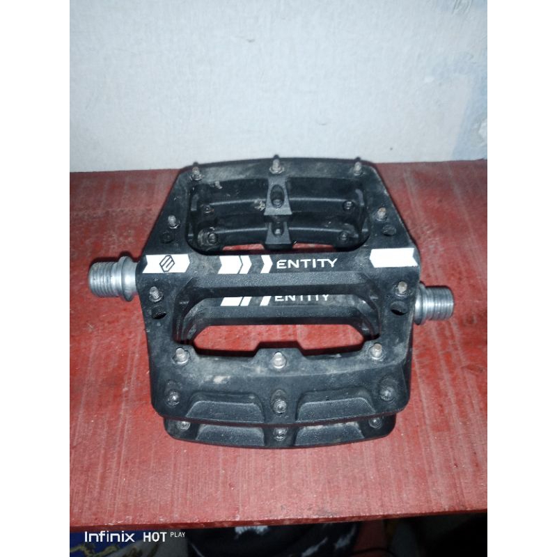pedal Entity bearing composite kondisi bekas tapak lebar sepeda gunung MTB //warna hitam minim lecet