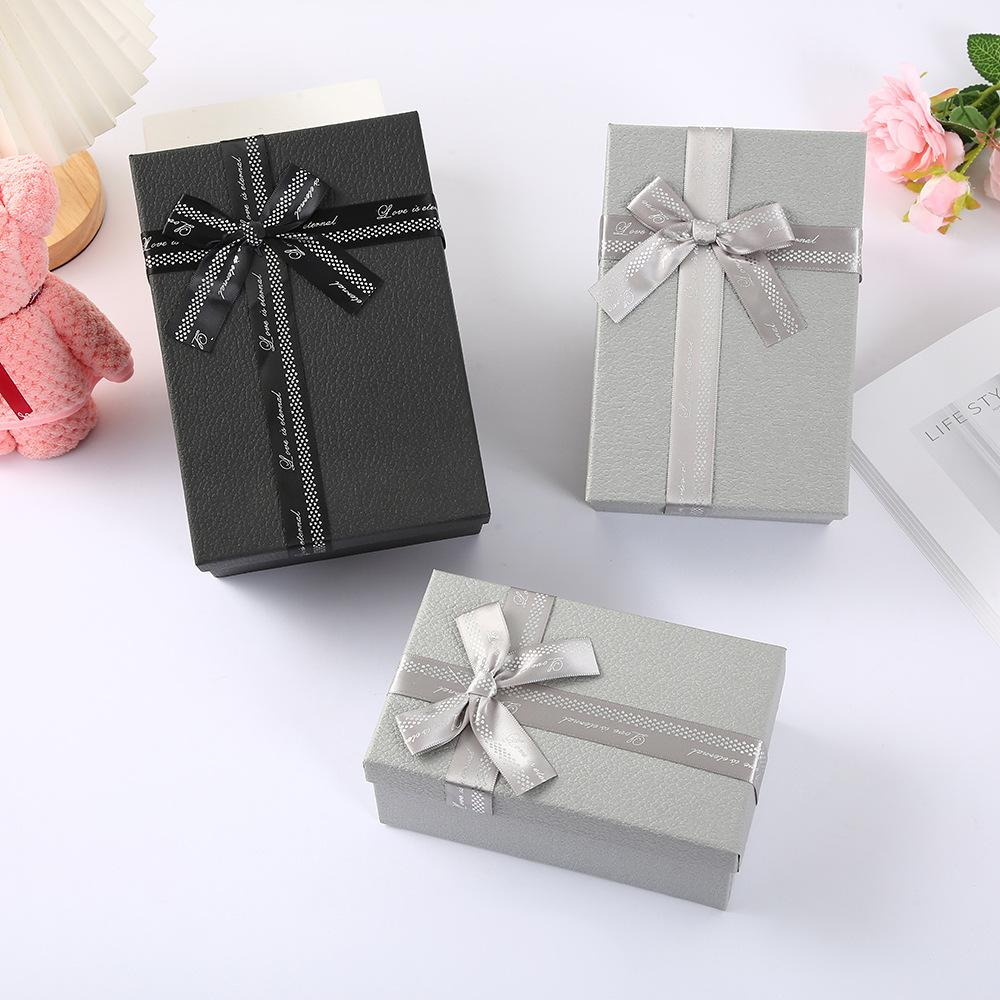 

SecretCloset - Gift Wrapping Service Kotak Kado / Gift Box Hard Box Untuk Dikirim Bersama Produk Secret Closet