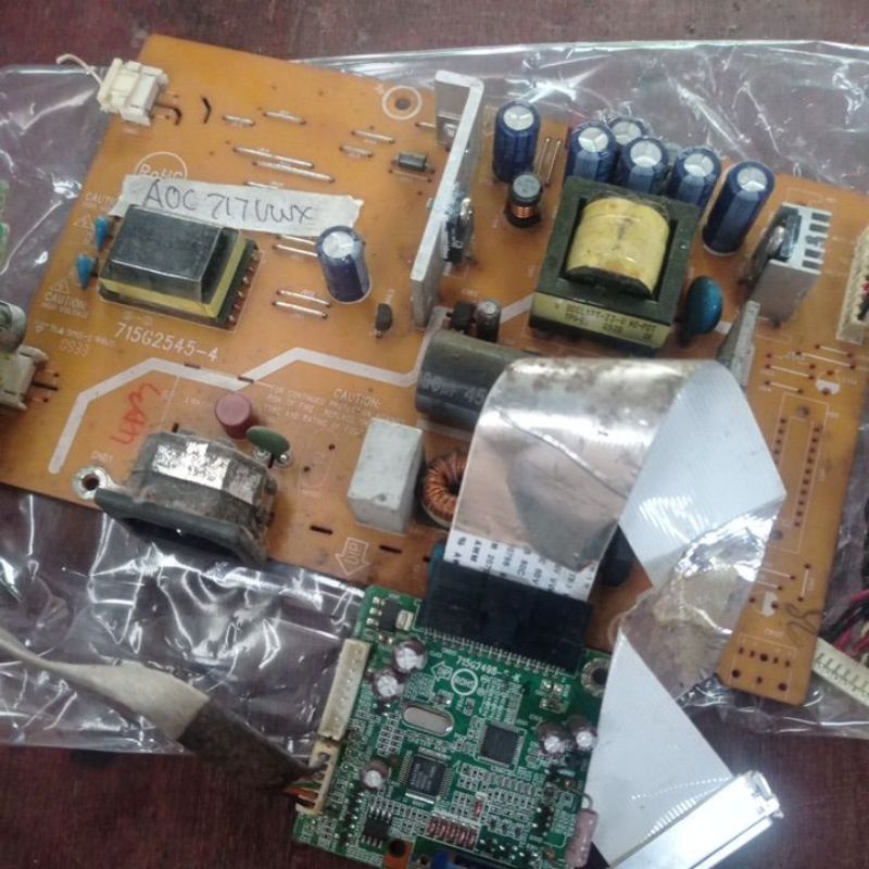 mesin monitor LCD AOC 717vwx