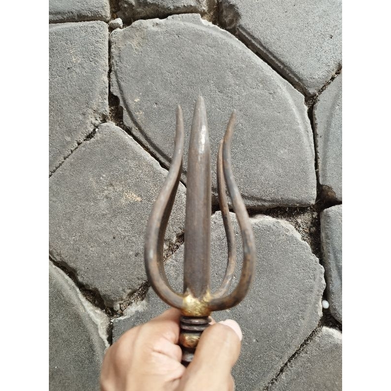 Pusaka Pancasula pamor Keleng