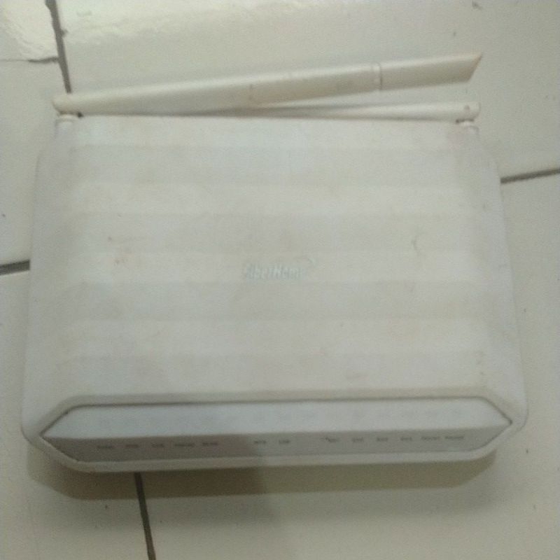 Router fiberhome polos