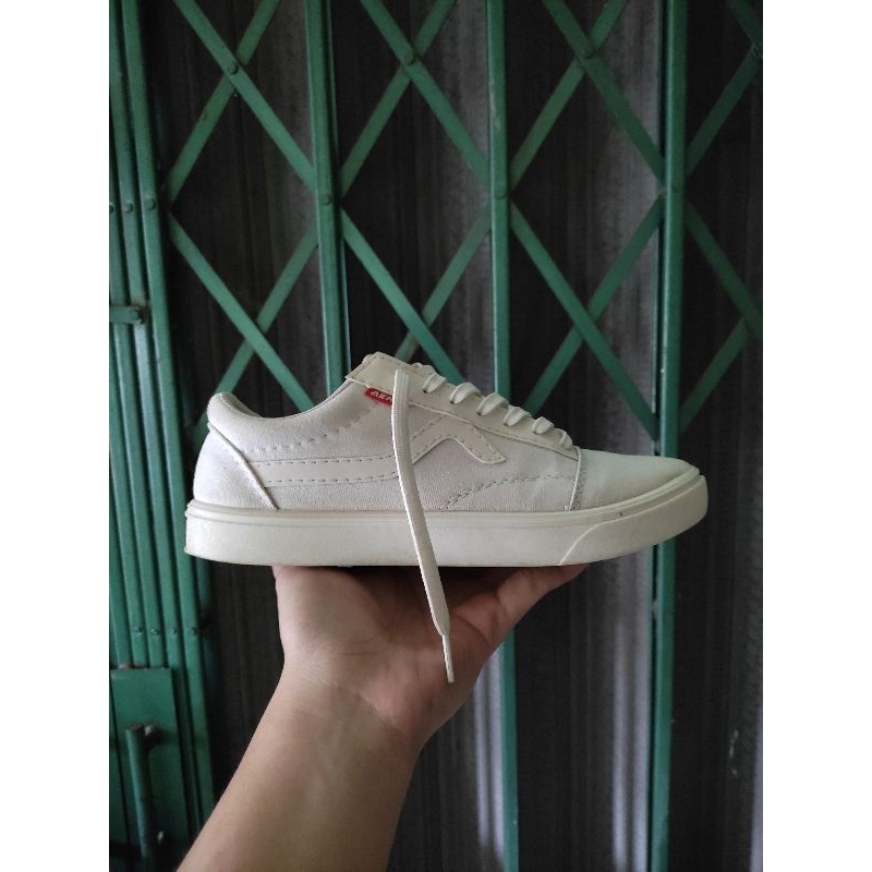 Aerostreet Massive White