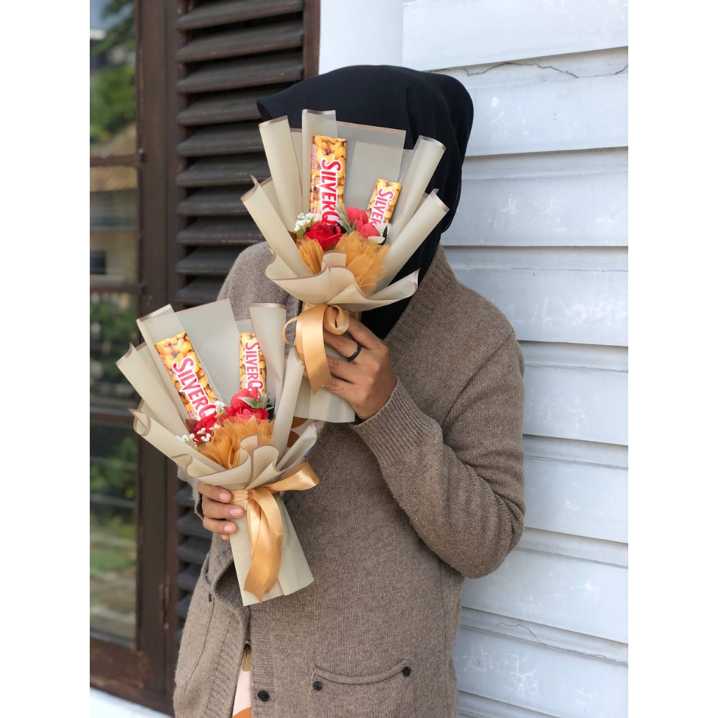 

Buket coklat kado ulang tahun / wisuda / Anniversary buket coklat silverqueen ukuran small warna gold