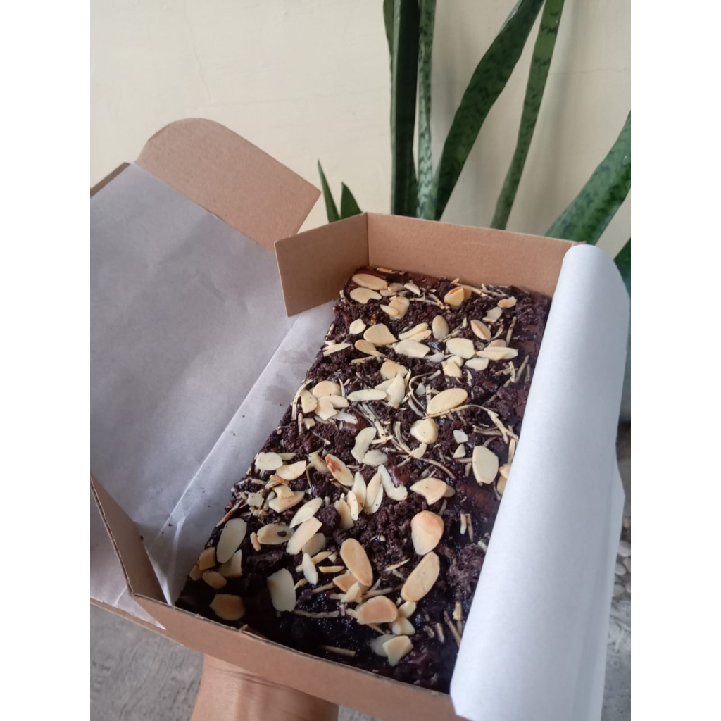 

Brownies Cheese Almond With Oreo Crumb