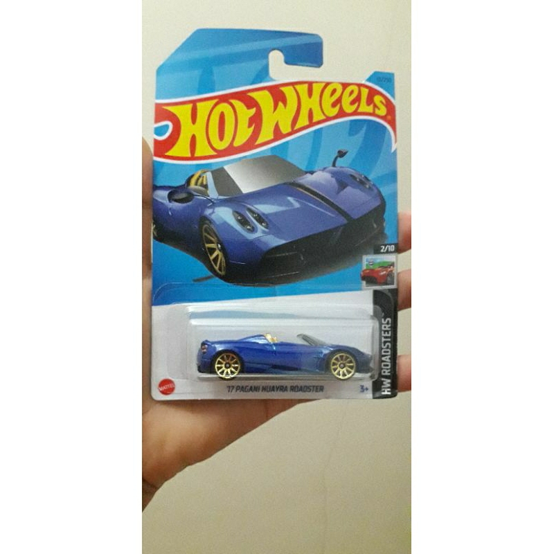 17 Pagani Huayra Roadster Biru Hot Wheels temen Lamborghini pelak Gold