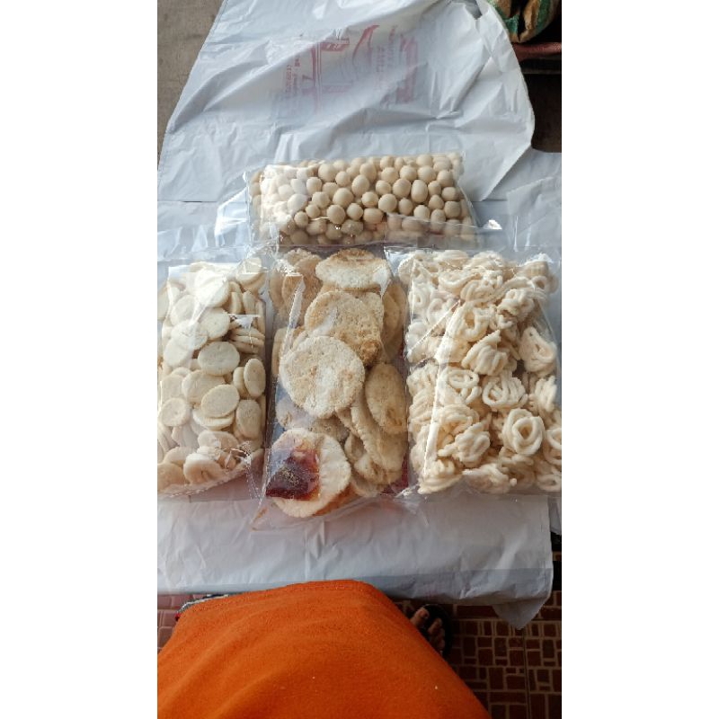 

Paket k dapat 4 bungkus 250 gram ( getas ,mini super ,kemplang panggang ,sanggul).