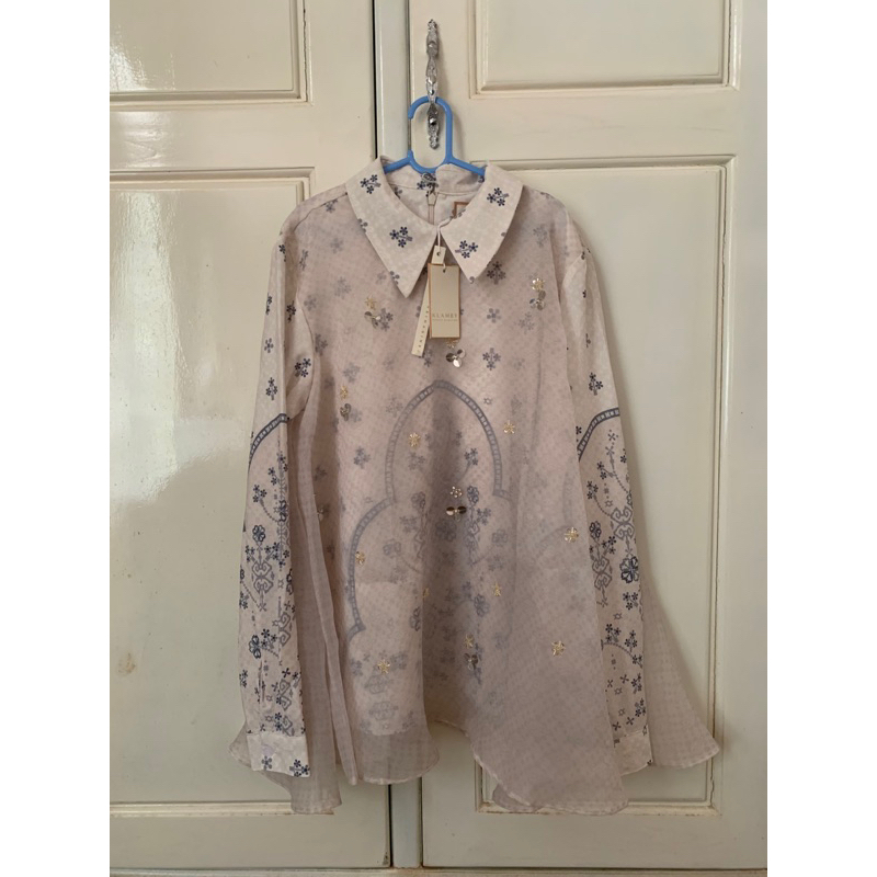 NEW PANDAI SIKEK BLOUSE WITH EMBELISHMENT WARNA DYANDRA SIZE S WEARING KLAMBY BENANG JARUM MONOGRAM 