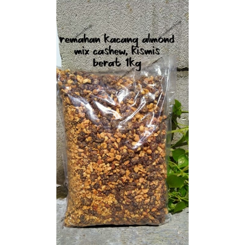 

remahan kacang almond mix cahsew , kismis berat 1kg