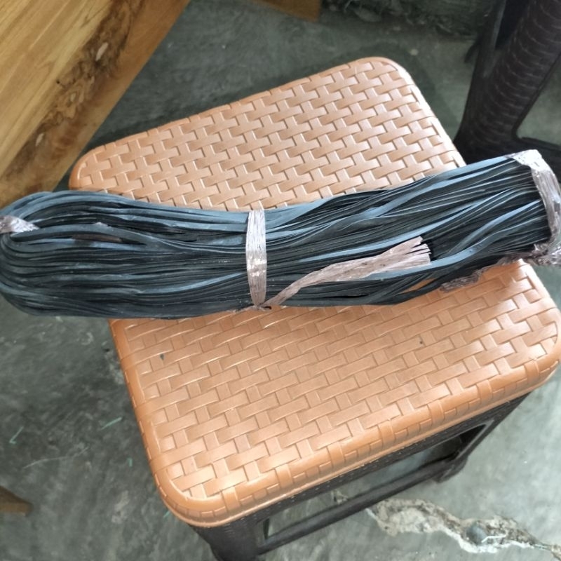 Karet tipe 056 dan 078  Panjang 1meter Untuk penjepit pintu lemari kaca atau rak piring bahan alumun