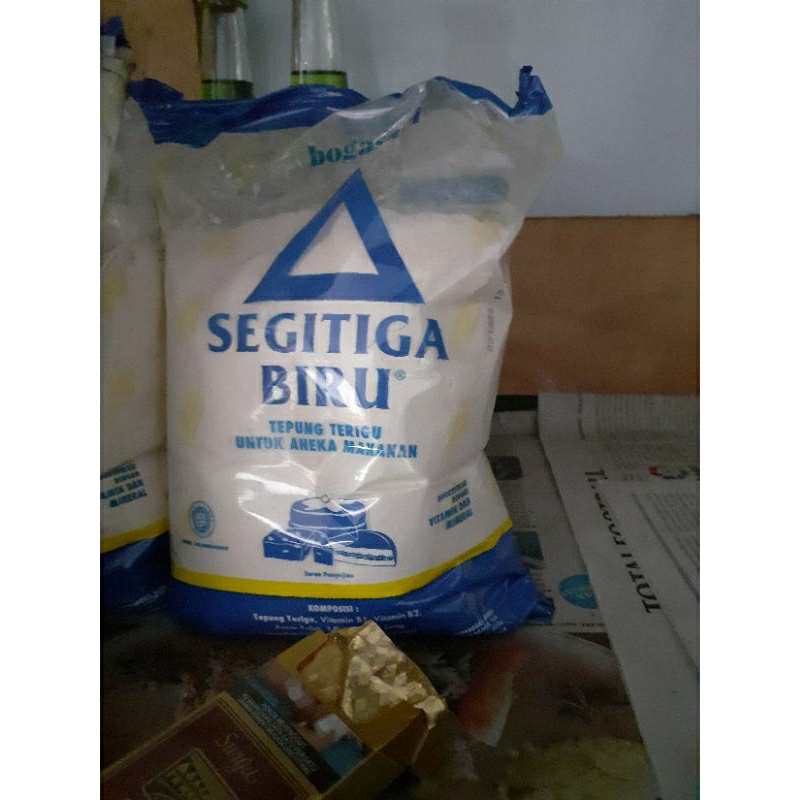 

Tepung terigu Segitiga biru Bogasari
