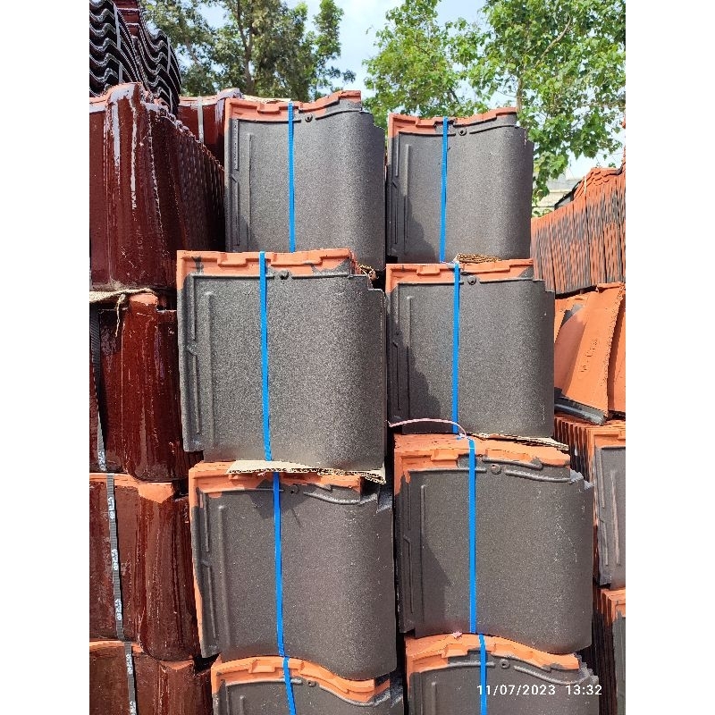 Genteng Keramik M-Class Matter Black KW 1