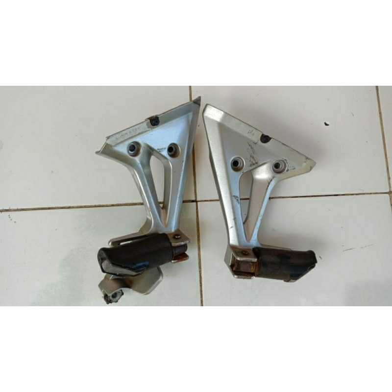 Busteep Pijakan Kaki Belakang Honda Blade Original