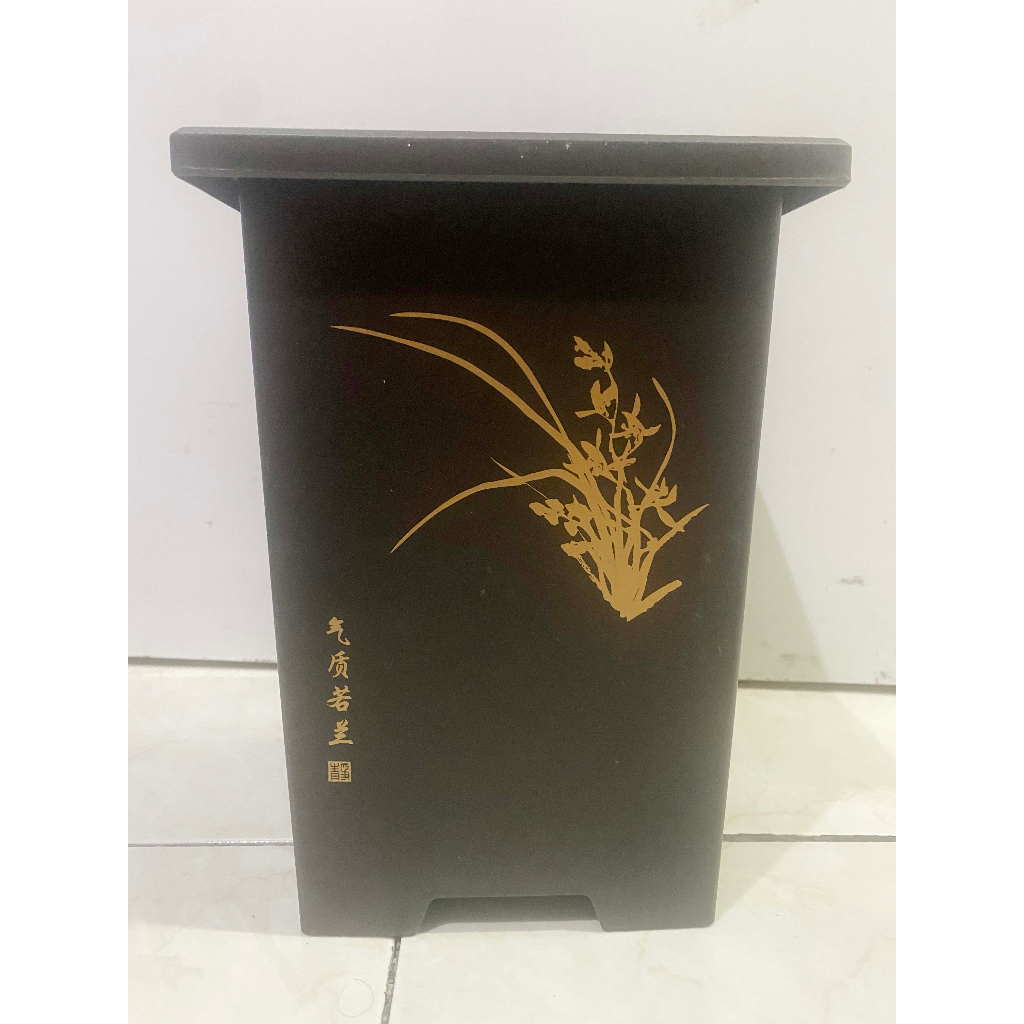 Pot Tanaman Tinggi Kotak 17