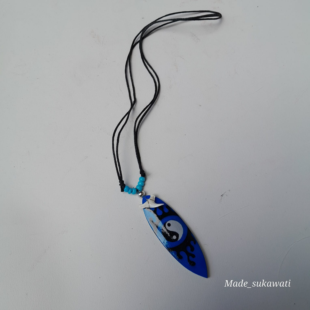 Kalung tali gantungan surfing kayu lukis airbrush