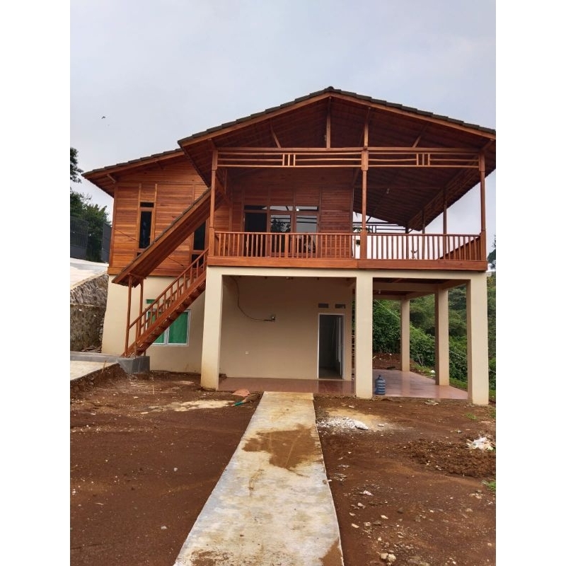 Rumah Kayu Panggung Kombinasi Beton