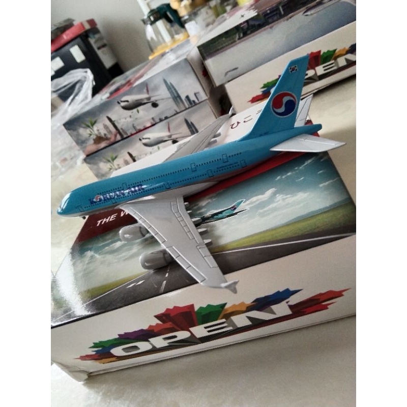 Miniatur Diecase pesawat Korea Air Panjang 20 cm ada roda