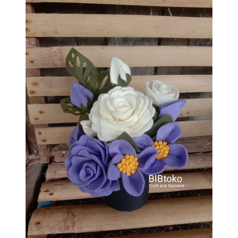 bunga hiasan meja/ bunga pot hiasan meja/ bunga meja bahan flanel