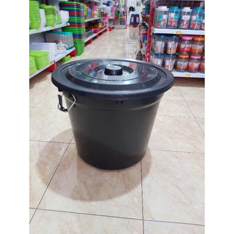 Ember tutup plastik/Ember 60 liter hitam
