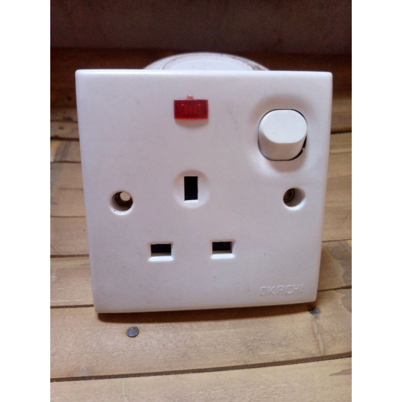 clipsal stop kontak ac