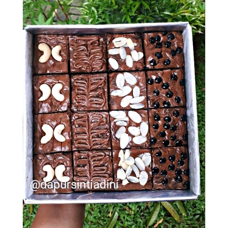 

Brownies Size M (16 Potong)