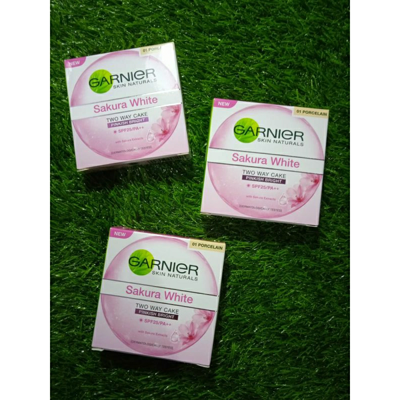 GARNIER SAKURA WHITE PINKISH BRIGHT TWO WAY CAKE