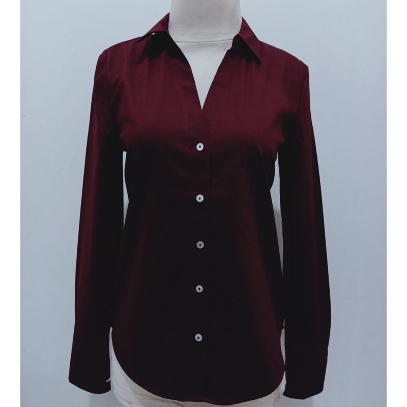 Kemeja branded original Unpeu femme,bahan katun,kerah V neck.Size 34.