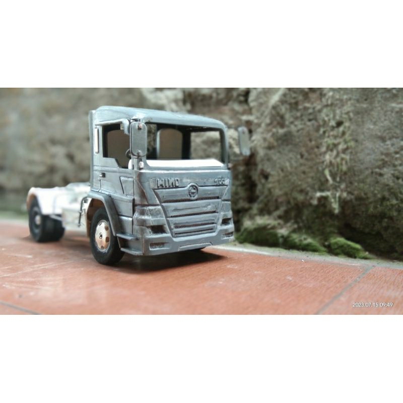 miniatur truk hino 700 mentahan