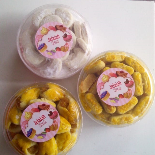 

Kue Kering Putri Salju/ Kue Putri Salju Isi 250 gram /Paket Murah / kue cemilan keluarga / kue lebaran