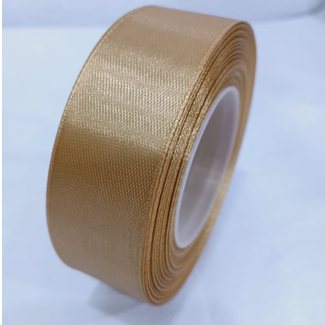 

Pita Satin Coklat Muda Ukuran 1 Inch / 2,5 cm Per Roll