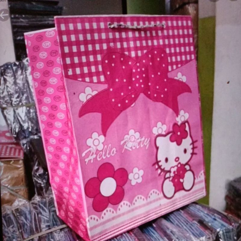 

paper bag kertas ulang tahun hello Kitty ( 1 lusin = 12 pcs )