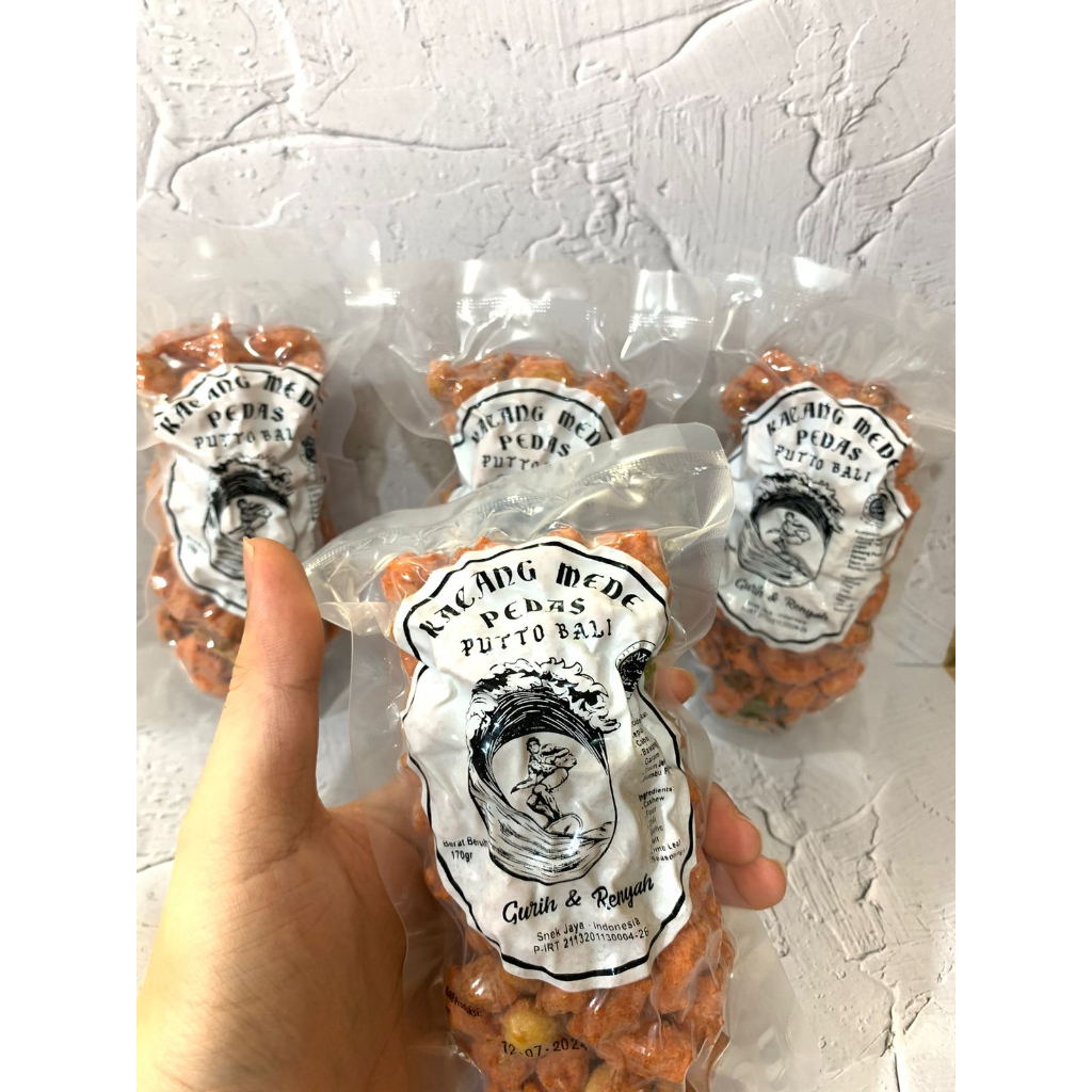 

Kacang Mede Pedas Daun Jeruk Putto Bali Vakum 170GR