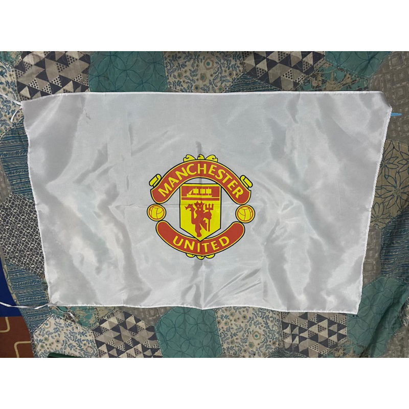 Bendera Manchester United warna putih