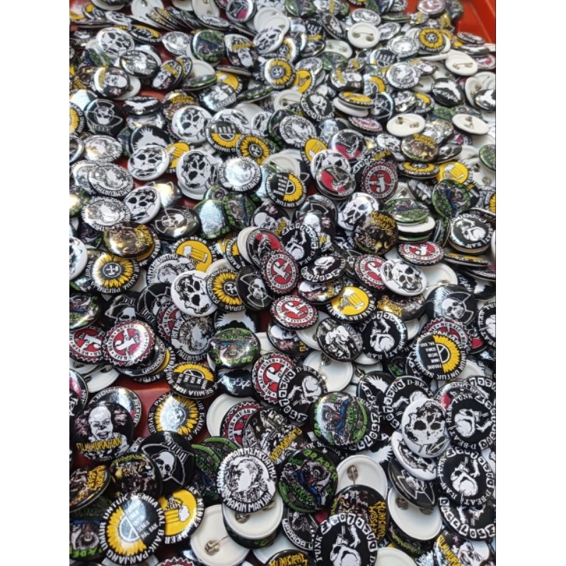 pin button,pin jaket,pin punk,pin band punk,bross punk,assesoris jaket,pin 5 mm