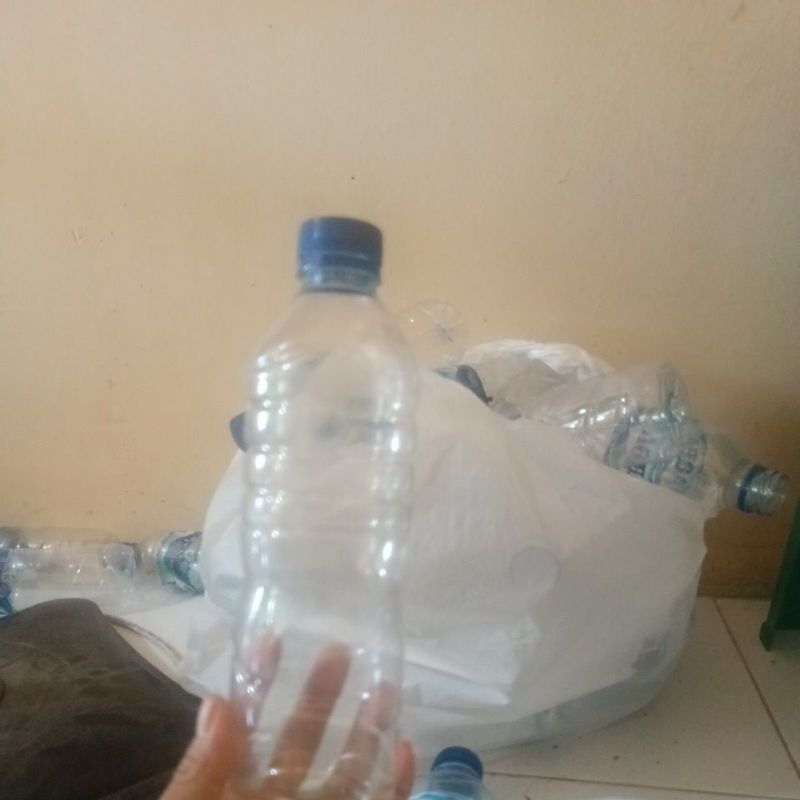 botol bekas Aqua 600 Ml