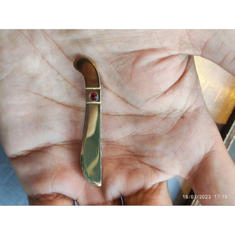 pin bros golok bahan kuningan tebal aksesoris peci pangsi iket