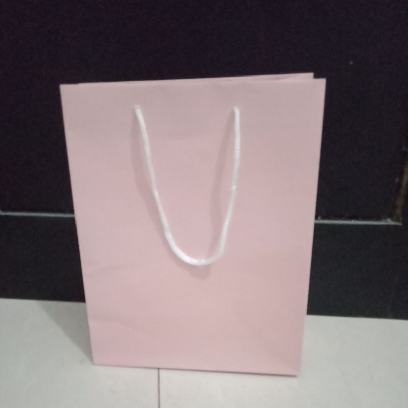 

Paper Bag Custom size P x L x T= 25 x 6 x 30 cm Tas Kertas Paperbag Tas Jinjing Souvenir Olshop tas pink