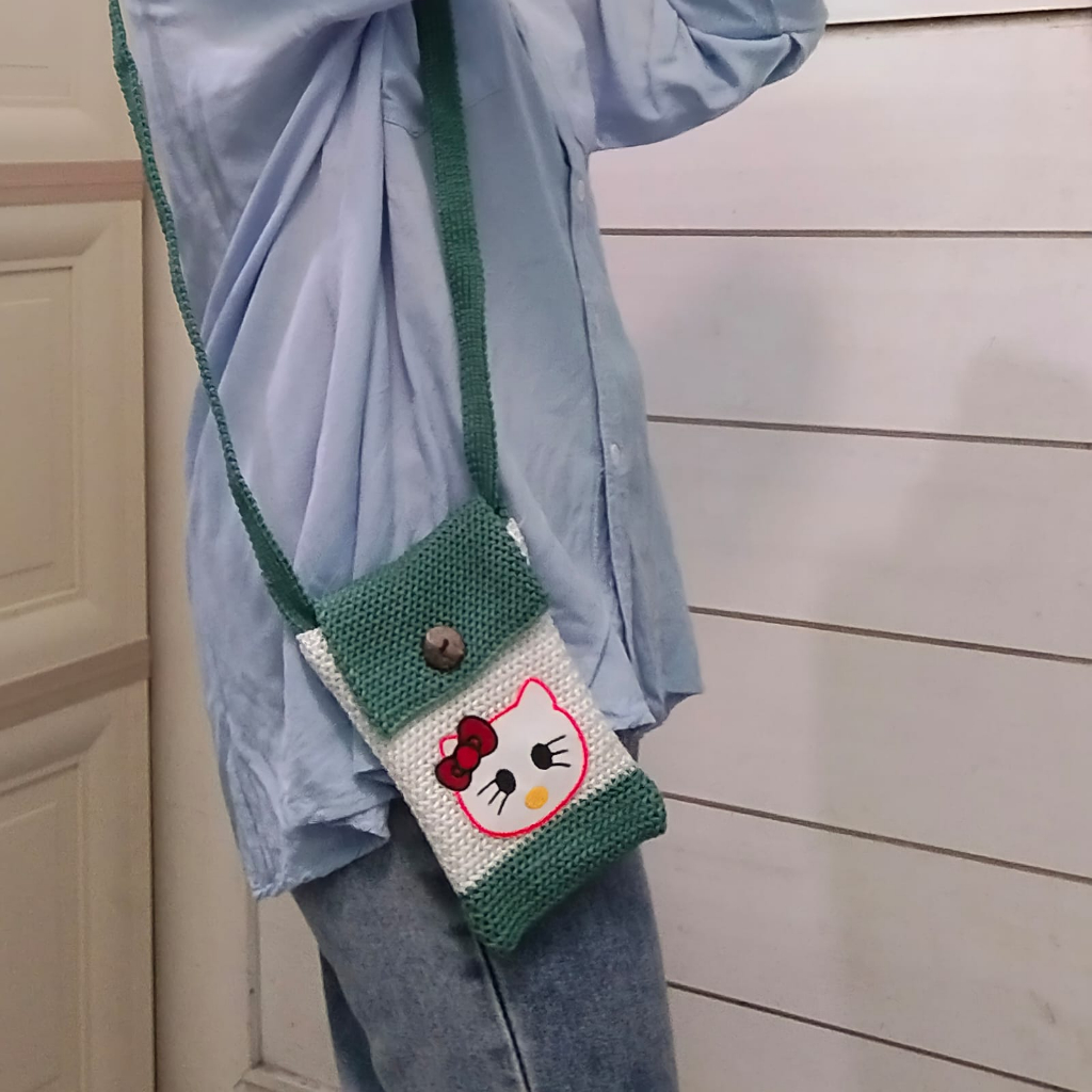 tas selempang rajut hp karakter