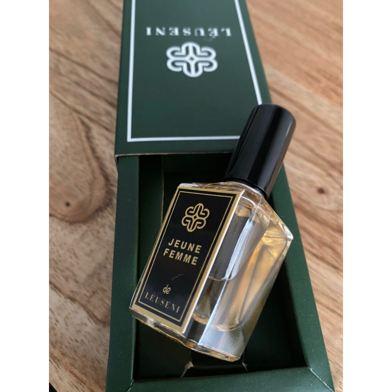 [Preloved] Leuseni Jeune Femme Fakhrul Oud