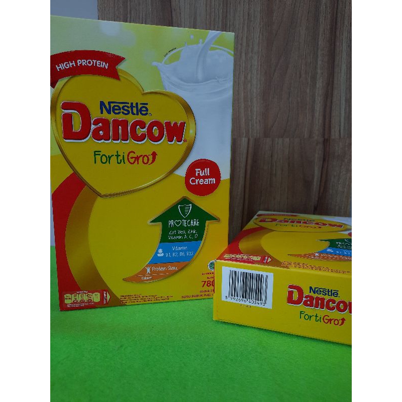 

NESTLE DANCOW FULL CREAM 780gr