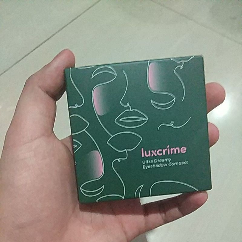 Luxcrime ultra dreamy eyeshadow compact
