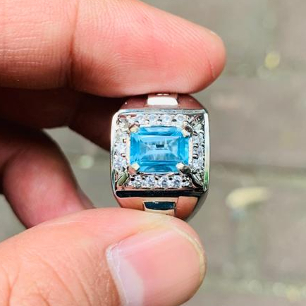 NATURAL SWISS BLUE TOPAZ