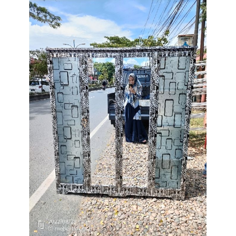 LEMARI BAJU 4 PINTU ,MINIMALIS